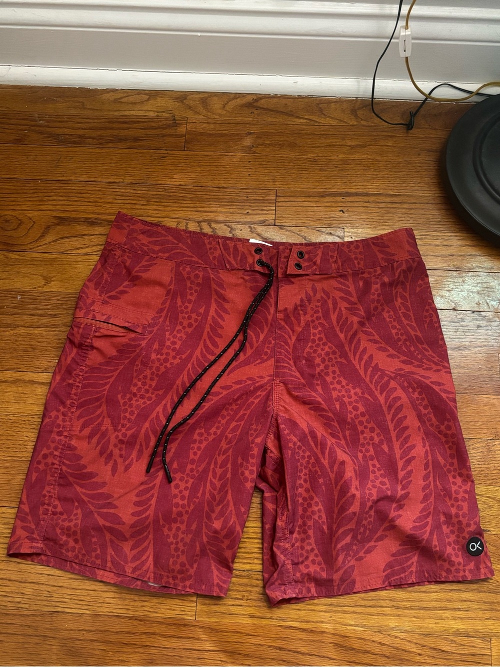 Men's Outerknown Nomadic Stretch Trunks Board Shorts Red Floral Size 31 Swim